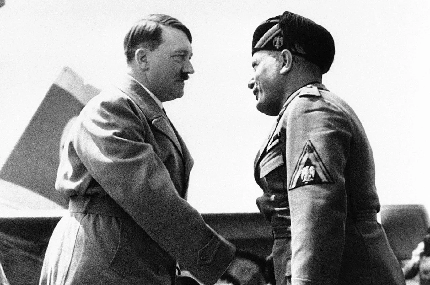 Moda Sob o Regime: Empresas Italianas e a Produção de Uniformes no Período Fascista