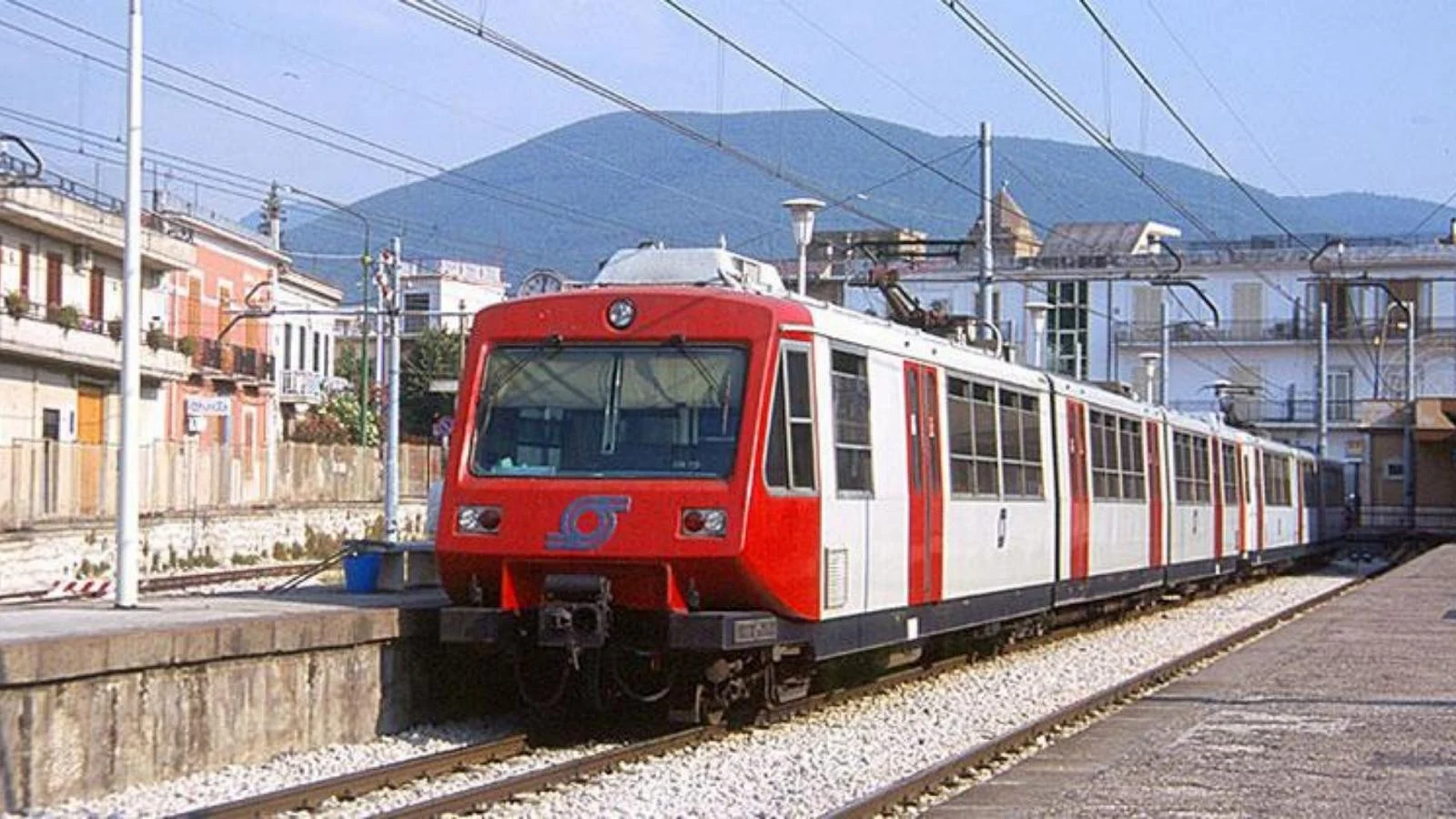 Circumvesuviana permanece como a pior linha de transporte local; Pendolaria registra perda de 13 milhões de passageiros