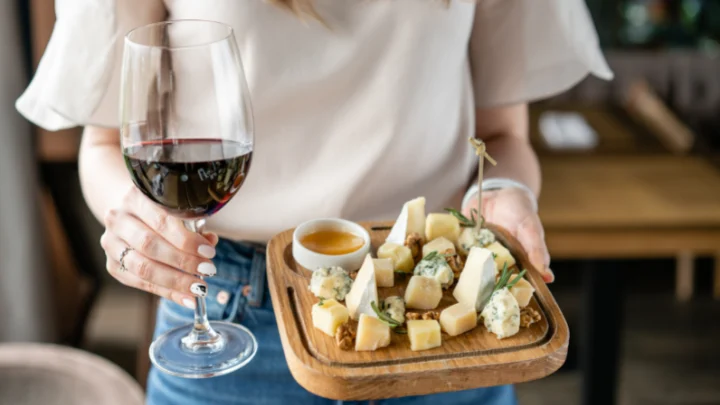 8 Vinhos italianos ideais para harmonizar com queijos