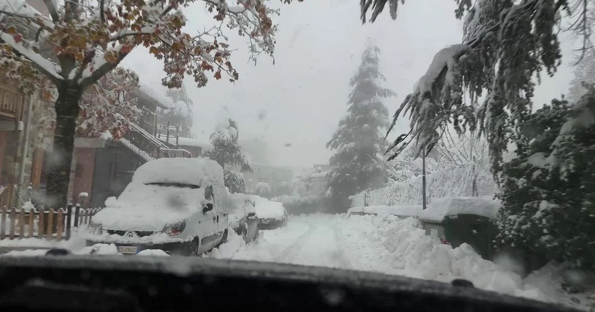 Véspera de Natal com alerta meteo: chuva no Centro-Sul e neve intensa no Noroeste, alerta laranja na Emilia-Romagna