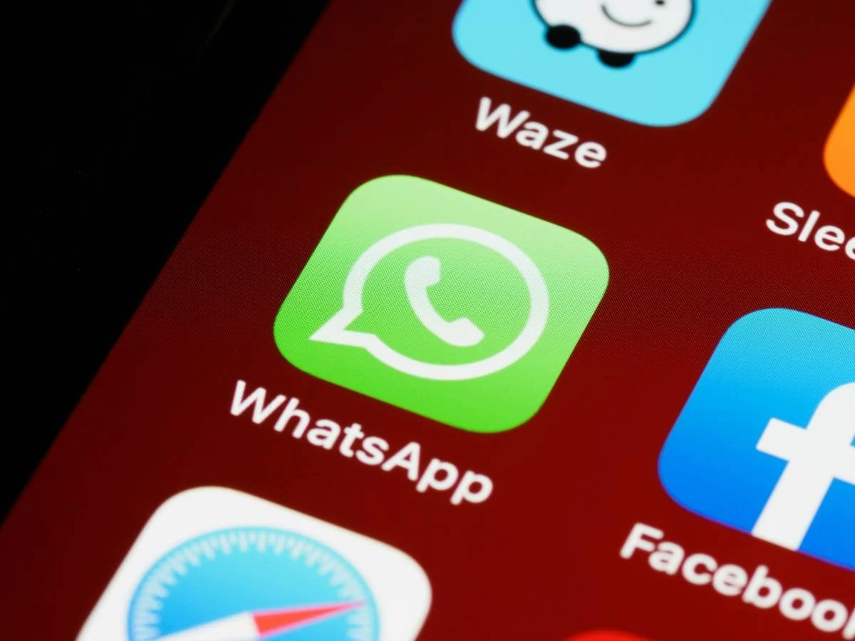 WhatsApp anuncia atualizações: stickers interativos, Meta AI e novas funções após chamadas perdidas