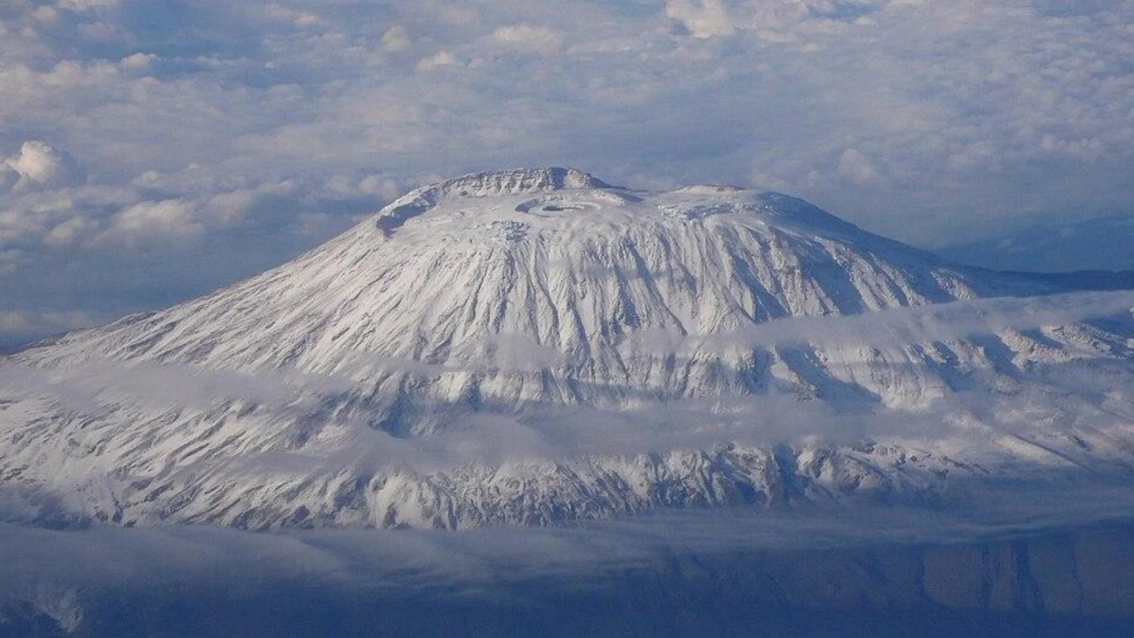 Queda de helicóptero de resgate no Monte Kilimanjaro mata cinco, incluindo dois estrangeiros