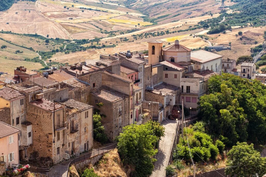 Como Encontrar Casas Históricas a 1 Euro em Vilarejos Italianos