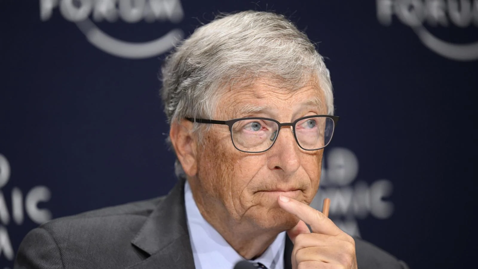 Bill Gates alerta para riscos da IA: perigo de uso na criação de uma arma bioterrorista