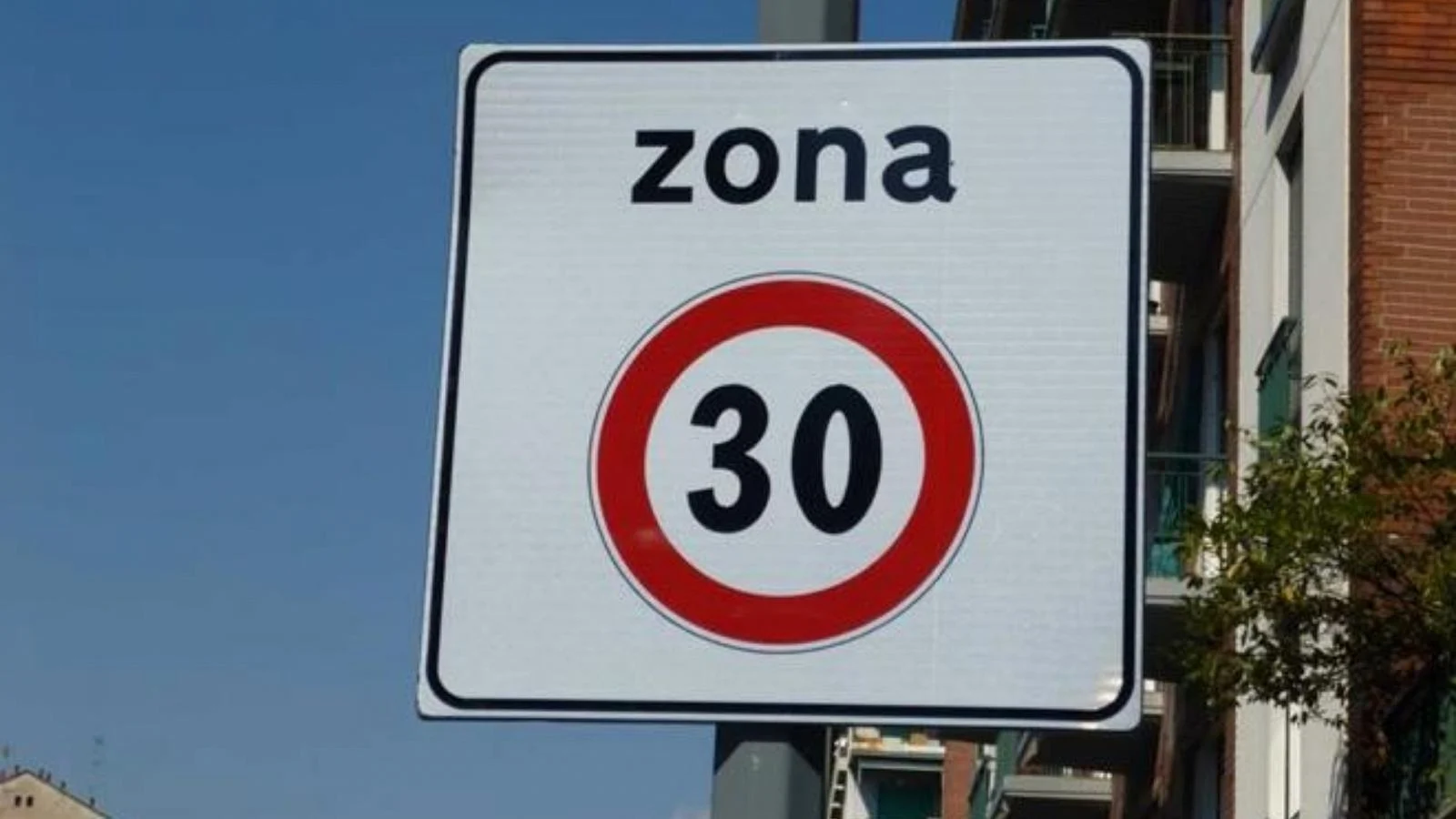 Roma institui Zona 30 no Centro Histórico a partir de 15/01/2026: limites, fiscalização e obras