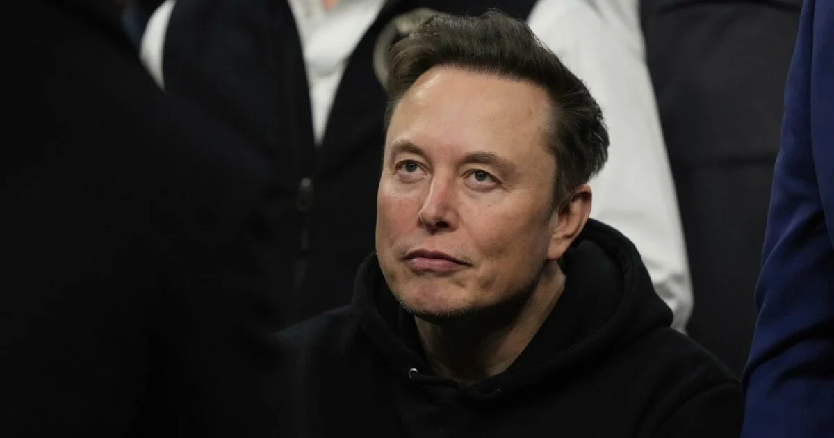 Mãe de filho de Elon Musk processa xAI: Grok é acusado de criar deepfakes sexuais com fotos de Ashley St Clair