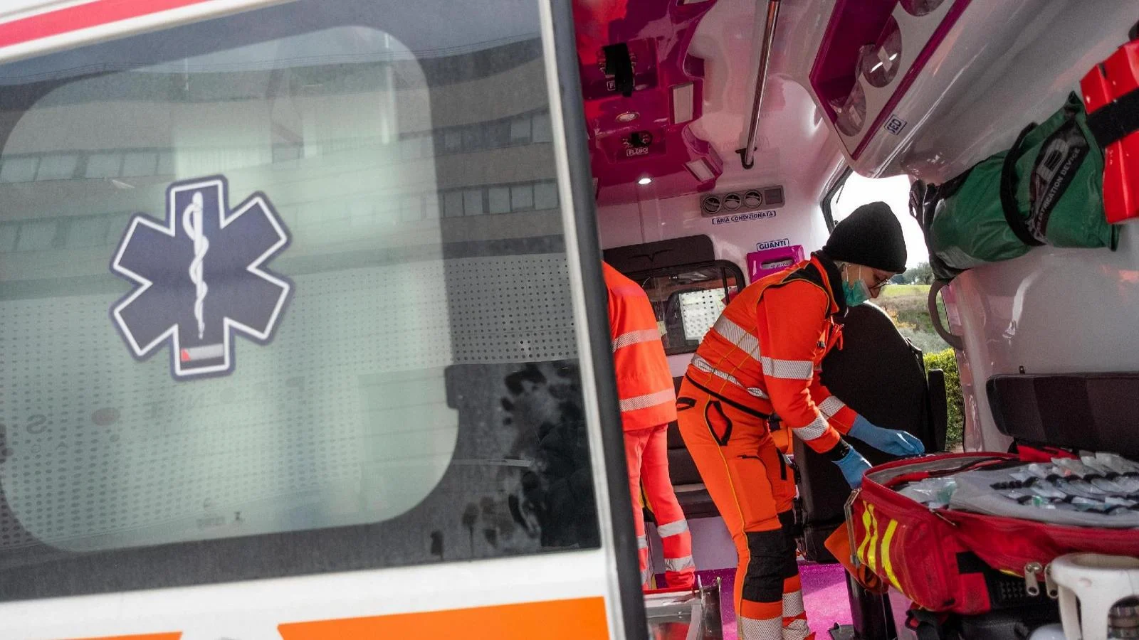Milão: Homem sem-teto é encontrado morto por provável hipotermia em Via Padova