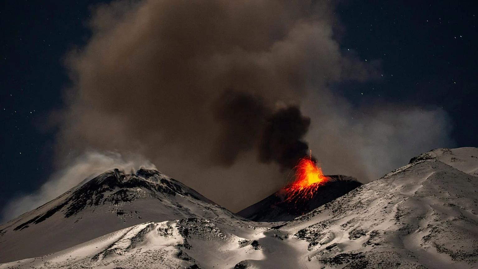 Guias do Monte Etna entram em greve contra novas restrições às visitas ao vulcão