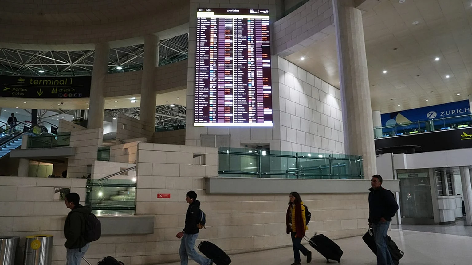 Tribunal garante serviços mínimos nos aeroportos portugueses durante greve de Ano Novo