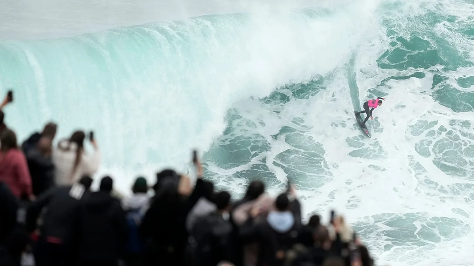 Prepare-se: Nazaré terá ondas de até 20 metros este fim de semana — o espetáculo das Big Waves