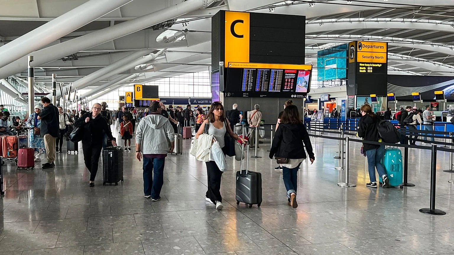 Greves nos aeroportos europeus em dezembro: o que saber antes de viajar neste Natal