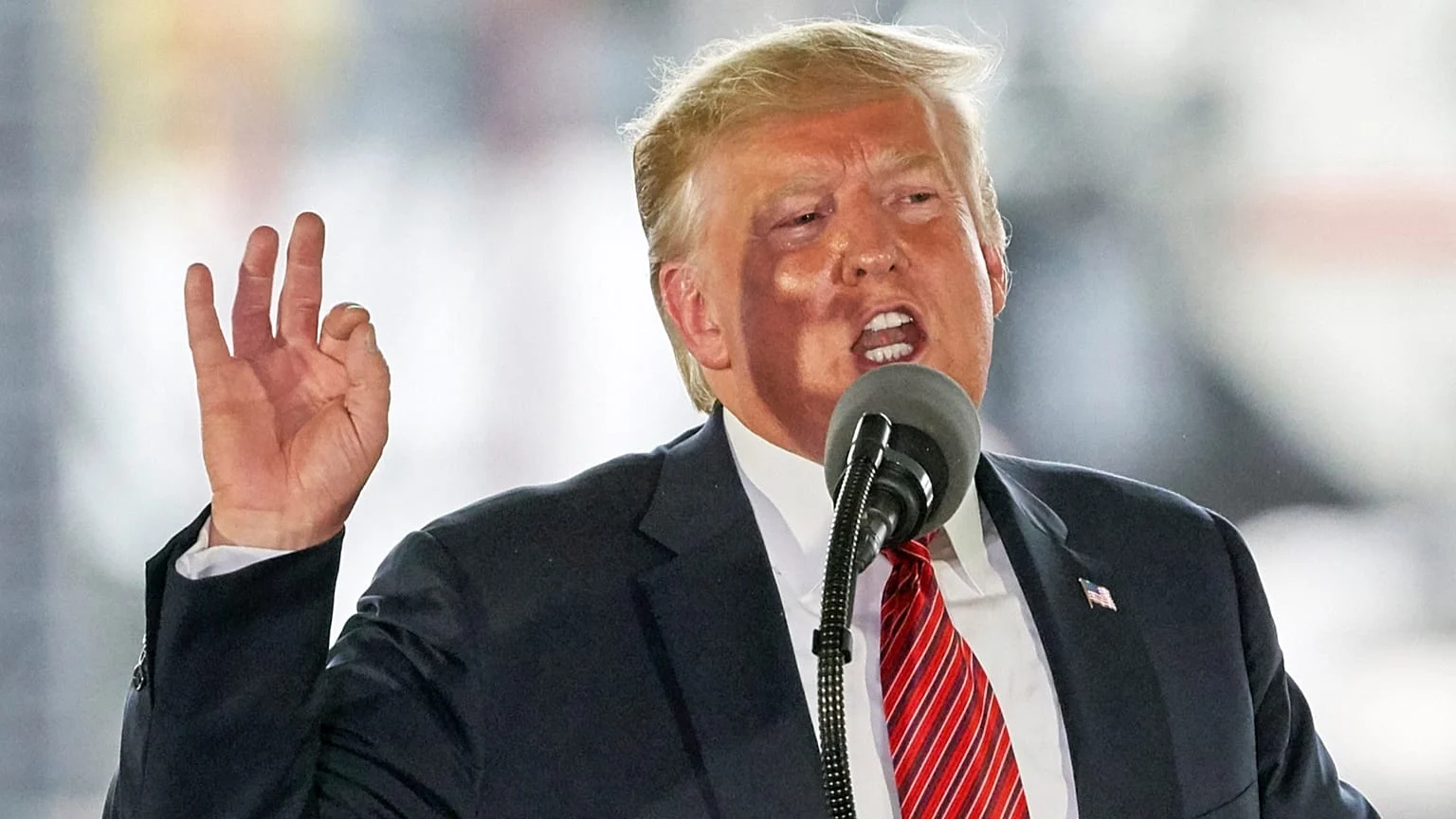 Pesquisa mostra: políticas climáticas podem custar apoio a Trump enquanto ele ataca a energia limpa