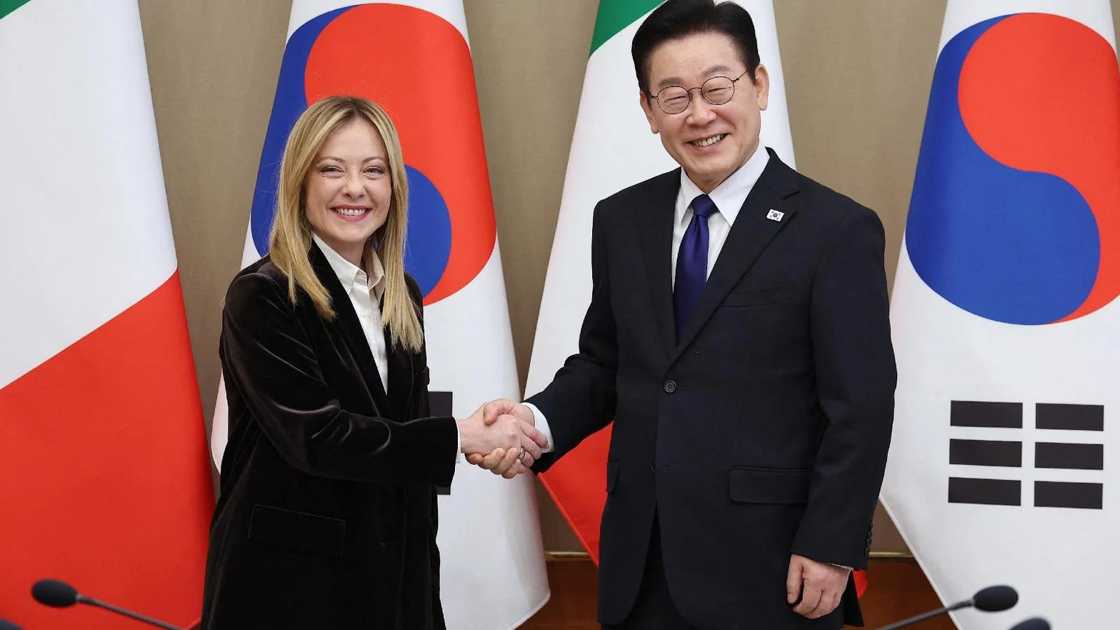 Meloni elogia poder do K-pop e quer fortalecer exportações italianas com a Coreia do Sul