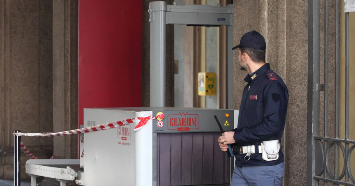 Metal detector nas escolas? Diretores de bairros de risco classificam proposta como 'irrealizável'
