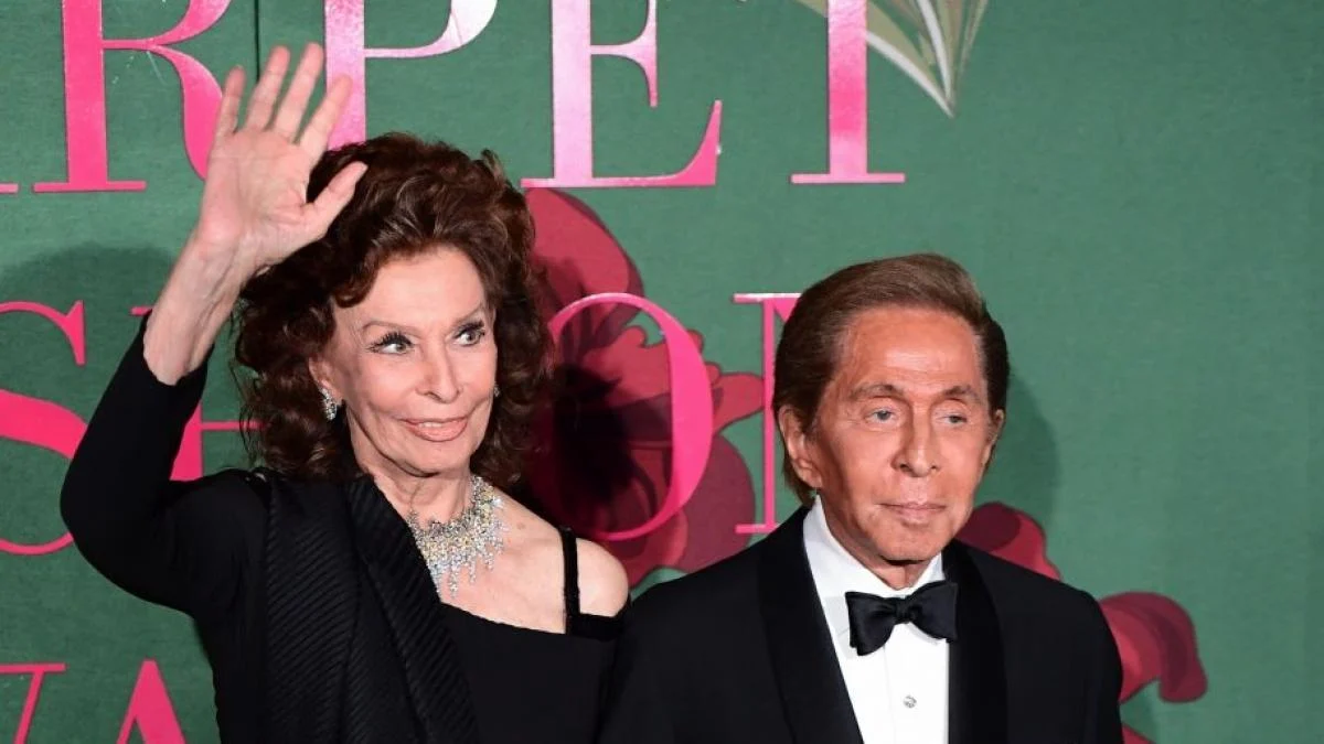 Valentino e o fascínio irresistível sobre as estrelas: do vermelho-Valentino a Sophia Loren