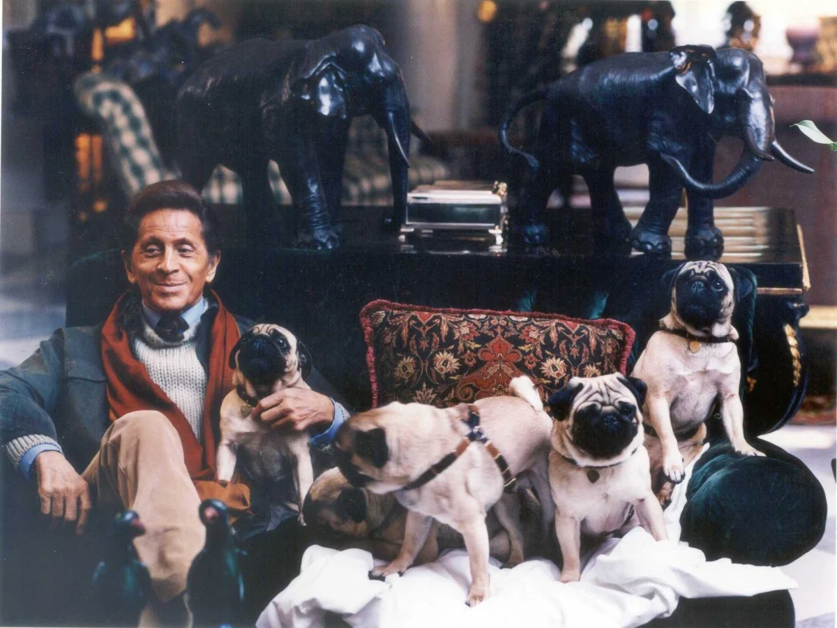 Valentino e o amor pelos cães: os carlinos antes das passarelas e a coragem de dizer não ao angorá