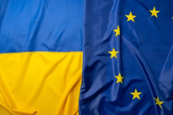 Parlamento Europeu acelera aprovação de empréstimo de €90 bilhões à Ucrânia
