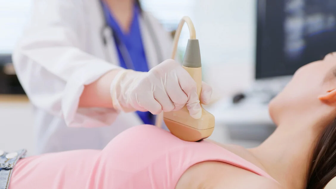 Terapia hormonal prolongada reduz pela metade metastases e corta recidivas em jovens com câncer de mama