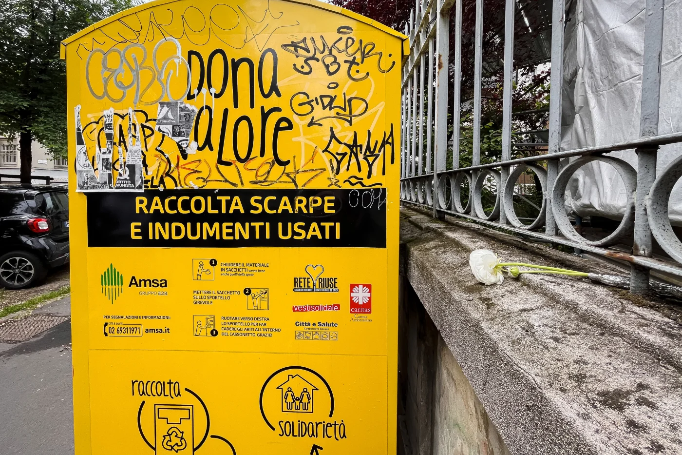 Fast fashion colapsa coleta de roupas da Caritas Ambrosiana em Milão: sistema de reciclagem em crise