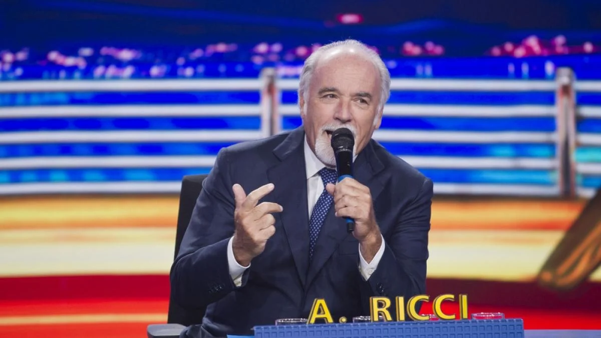Striscia la notizia volta em prime time: os segredos das Veline e os recordes de Greggio e Iacchetti