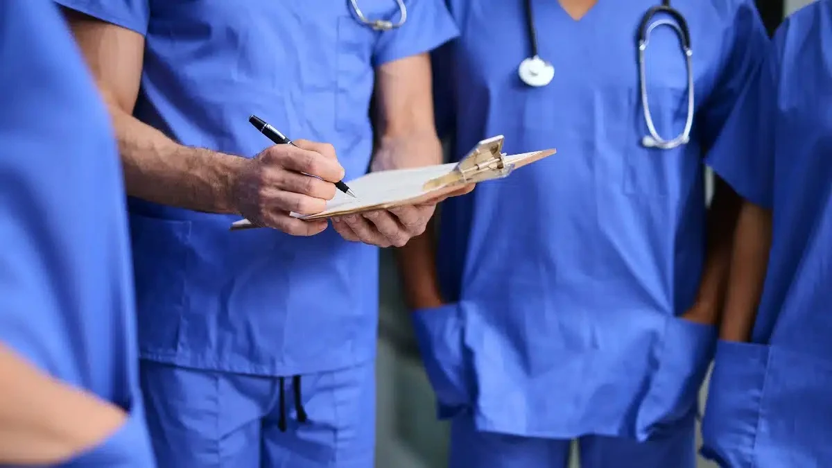 Profissionais de saúde: Itália flexibiliza regras para médicos e enfermeiros formados fora da UE em resposta à crise sanitária