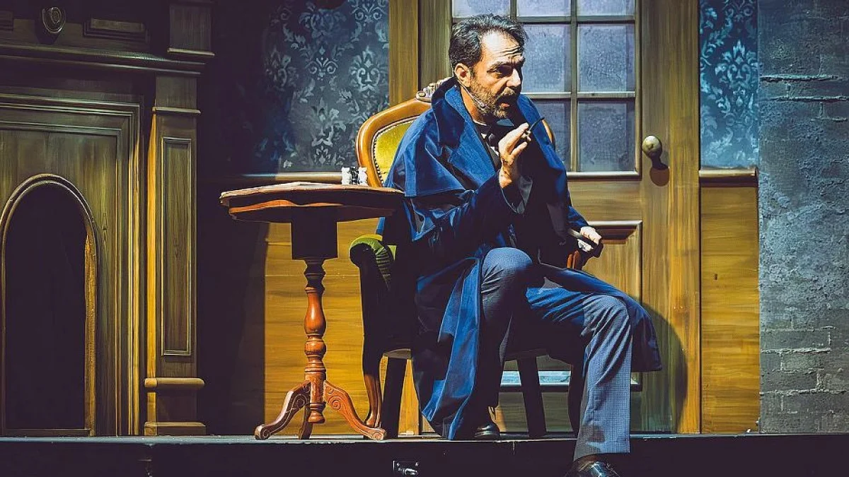 Neri Marcorè assume Sherlock Holmes em musical-thriller na ChorusLife Arena