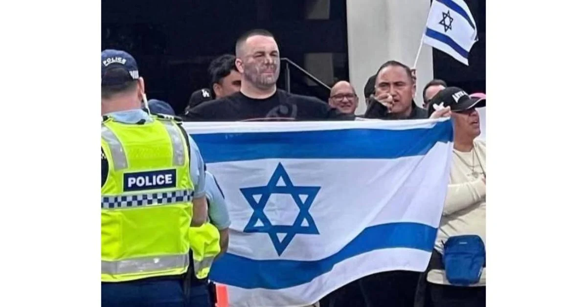 Nova Zelândia: homem maori com suástica na perna e bandeira de Israel provoca debate sobre símbolos e contradições