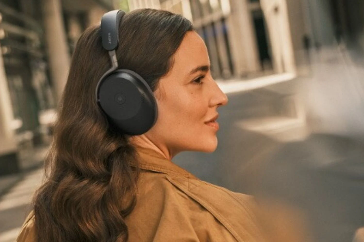 Jabra Evolve3: fones híbridos que conectam trabalho e entretenimento com inteligência neural