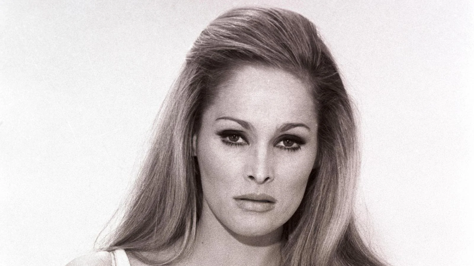 Ursula Andress, de Bond Girl a vítima de fraude: perda de quase 20 milhões por ex-gestor