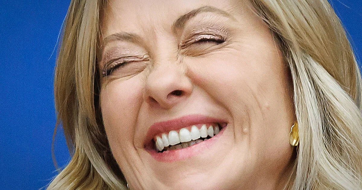 Meloni renova contrato com resort na Albânia: alojamento para agentes custa €83/dia e pode chegar a €18,2 milhões