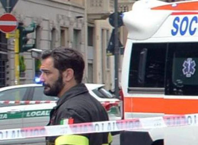 Colisão em Corso Sempione, Milão: caminhão da Amsa, duas carros e um morto na madrugada