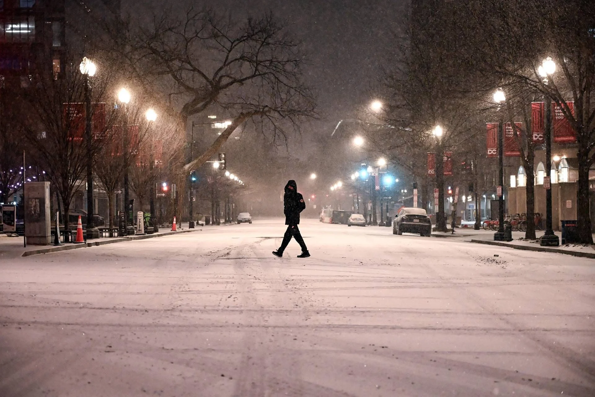 Super tempestade atinge o nordeste dos EUA: neve recorde e risco de gelo em Nova York