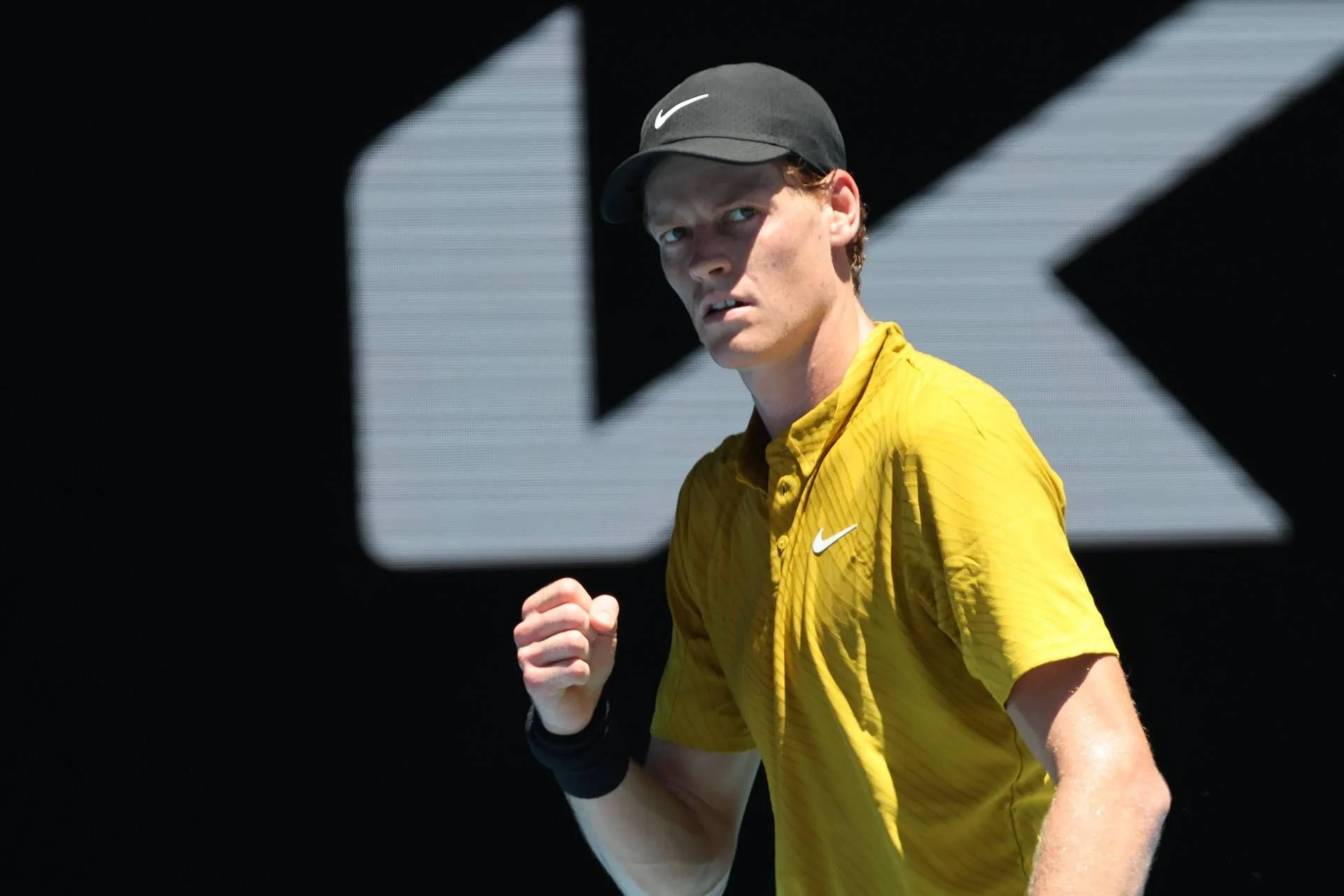 Sinner avança aos quartas do Australian Open 2026 após vencer Darderi em sets diretos