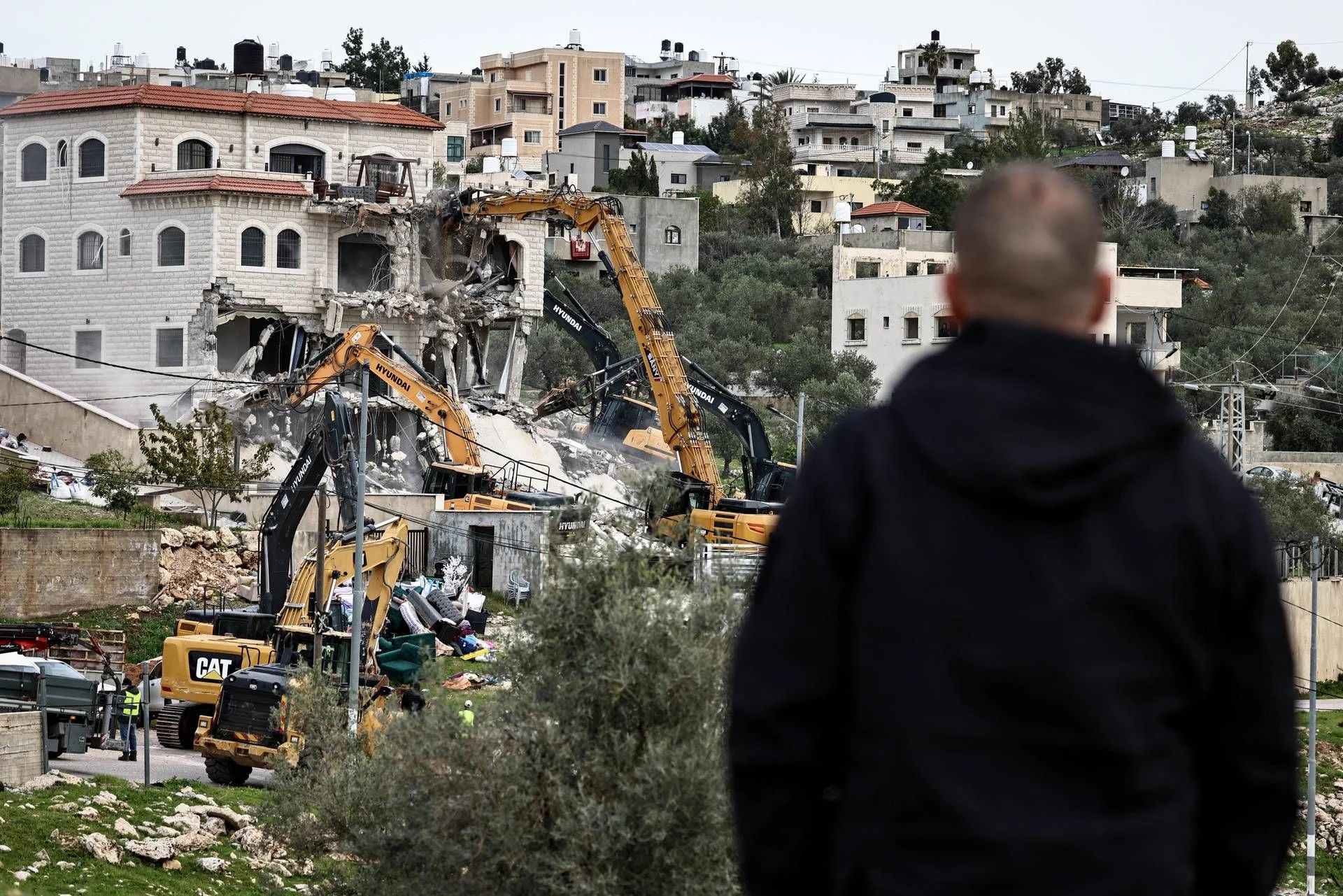 Itália protesta a Israel após colono armado ameaçar carabinieri em missão perto de Ramallah