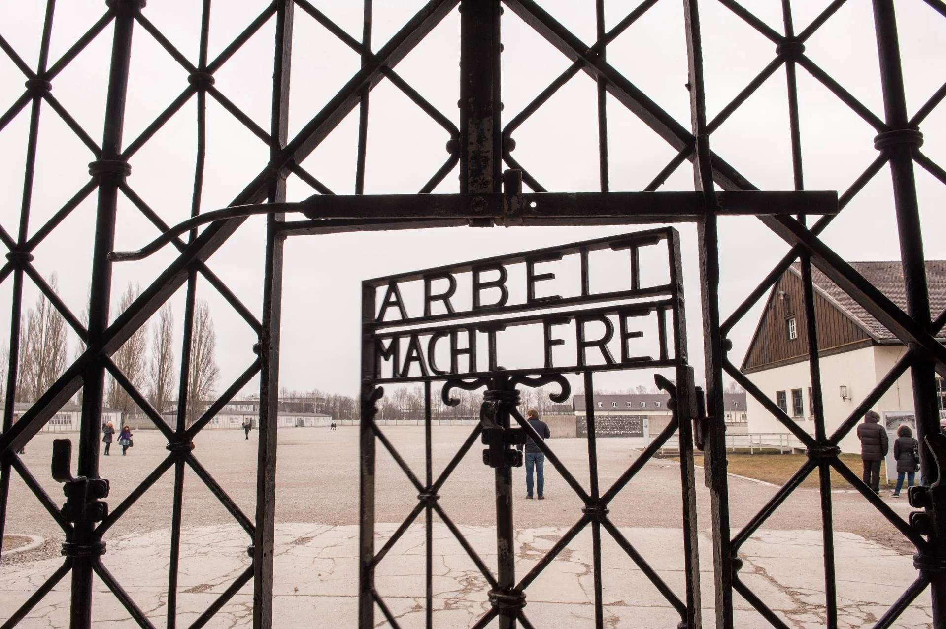 14% dos italianos dizem que o Holocausto foi exagerado, revela pesquisa Youtrend
