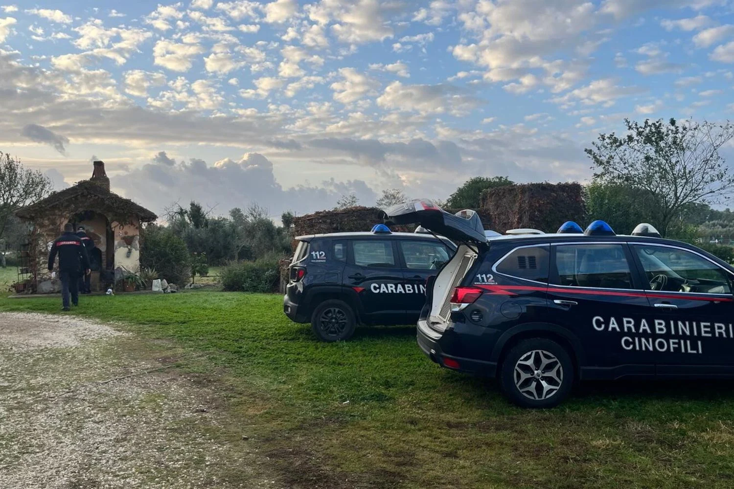 Messina: três corpos são achados em área de caça de Montagnareale; investigação investiga ferimentos por arma