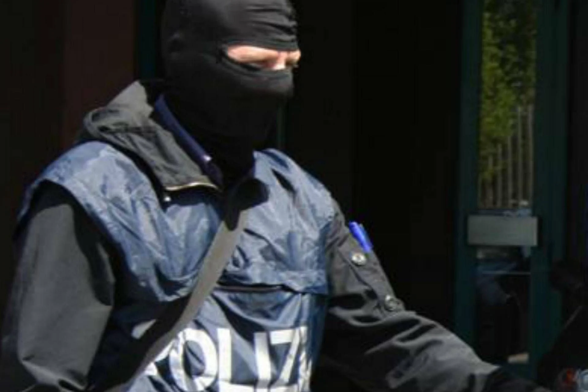 Bologna: prisão preventiva para russo de 36 anos por documentos falsos; há mandado internacional ligado a grupo jihadista