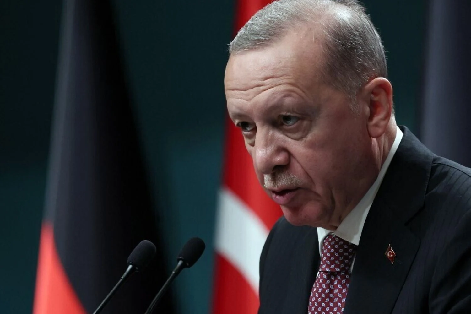 Erdogan propõe cúpula trilateral com EUA e Irã para evitar conflito: a jogada diplomática de Ancara