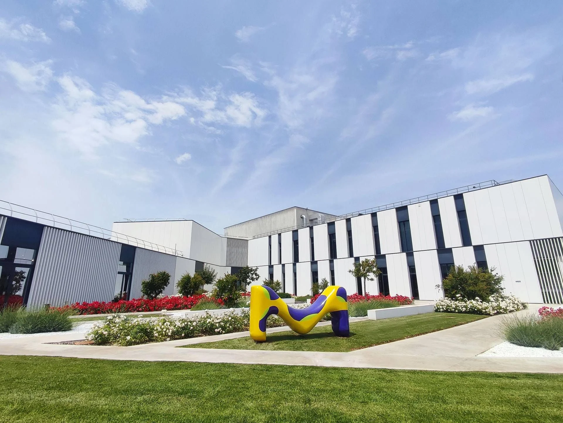 Merck inaugura em Modugno-Bari nova linha de **siringas** com tecnologia 'in isolator' e reforça polo farmacêutico