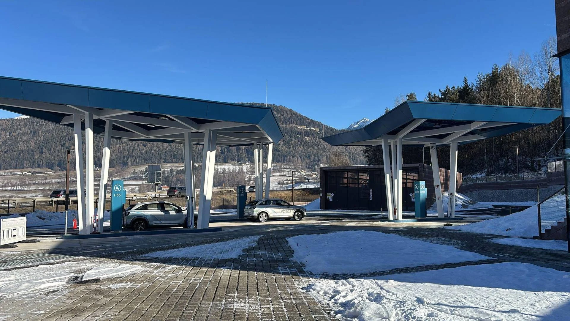 Brunico inaugura primeira estação combinada de hidrogênio verde e recarga elétrica da Itália